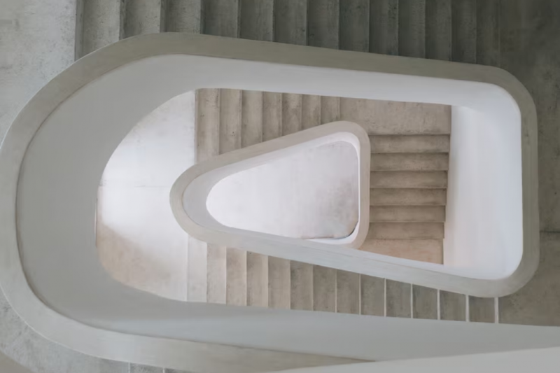 Descubra as Vantagens da Escada Vazadas de Concreto para Seu Projeto