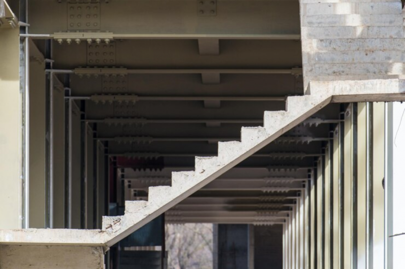Escada de concreto pré moldada como solução prática e econômica