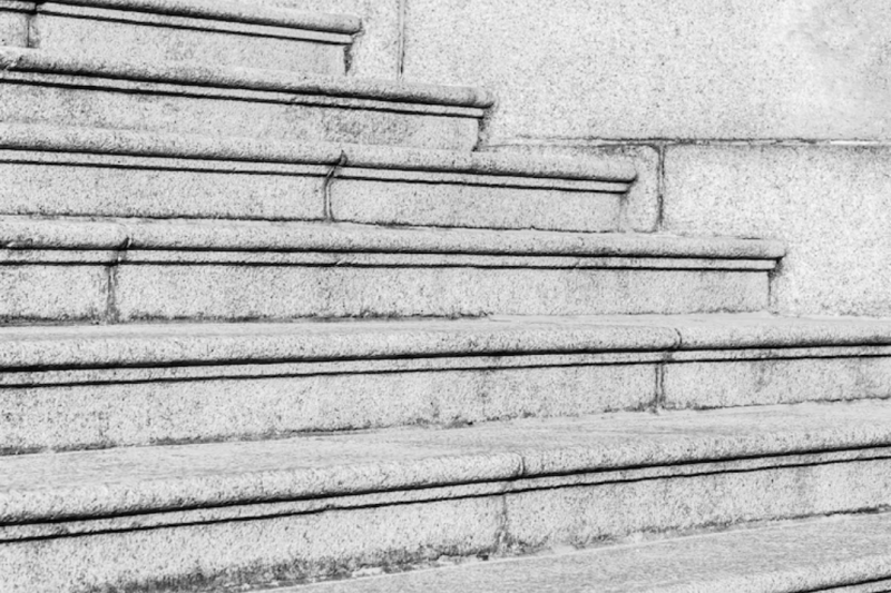 Escadas em L de Concreto: Estilos, Vantagens e Instalação