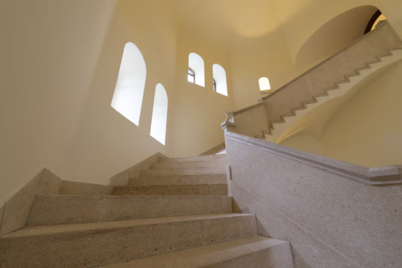 Escadas Pré Moldadas para Sala: Vantagens e Tipos Disponíveis