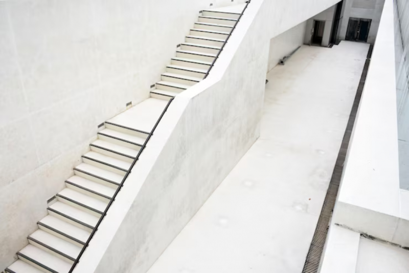 Escadas Retas de Concreto: Vantagens, Tipos e Aplicações Práticas