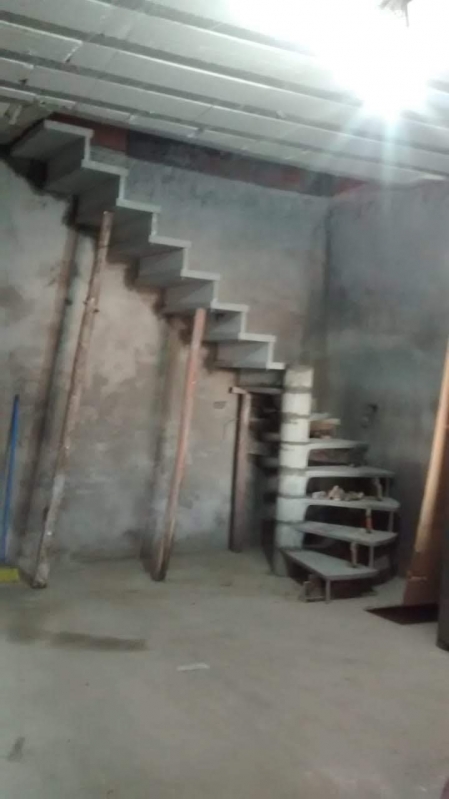 Empresa Que Faz Escada Pré Fabricada de Concreto Suzano - Escada de Concreto com Viga Central