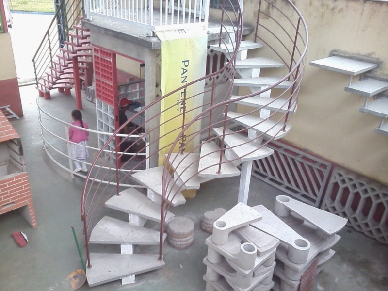 Escada Caracol de Concreto Vila Progresso - Escada de Concreto com Viga Central
