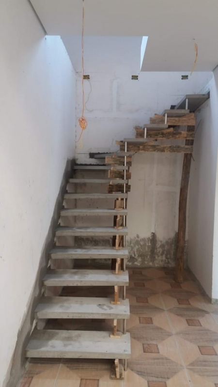 Escada em L Espaço Pequeno Vila dos Telles - Escada em L de Concreto