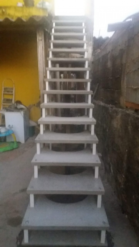 Escada Flutuante em L Jardim Nélia - Escada em L Concreto