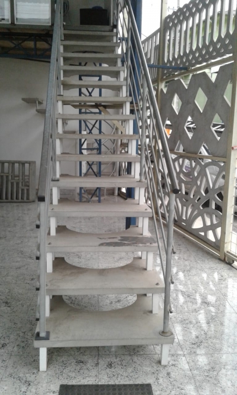 Escada Reta Concreto Preço Suzano - Escada Reta na Sala