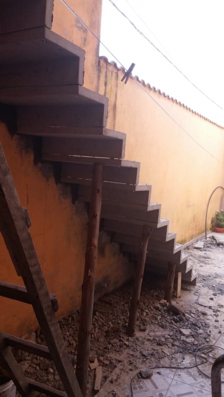 Escada Reta em Concreto Pré Moldada Jardim Benfica - Escada Reta com Viga Central