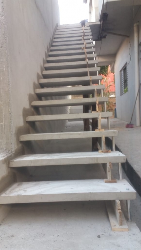 Escada Reta Externa Vila Alabama - Escada Reta com Viga Central