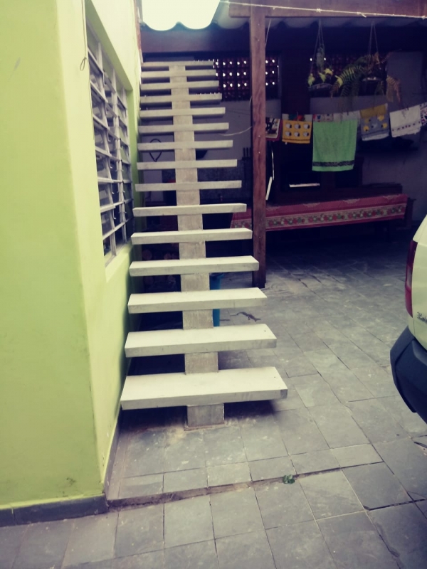 Escada Reta para Sobrado Preço JArdim Nova Itaquá - Escada Reta com Viga Central