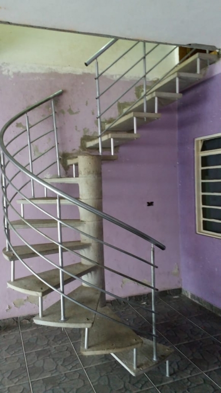 Escada Tipo Caracol de Concreto Preço Jardim Alto Pedroso - Escada Caracol de Concreto com Corrimão