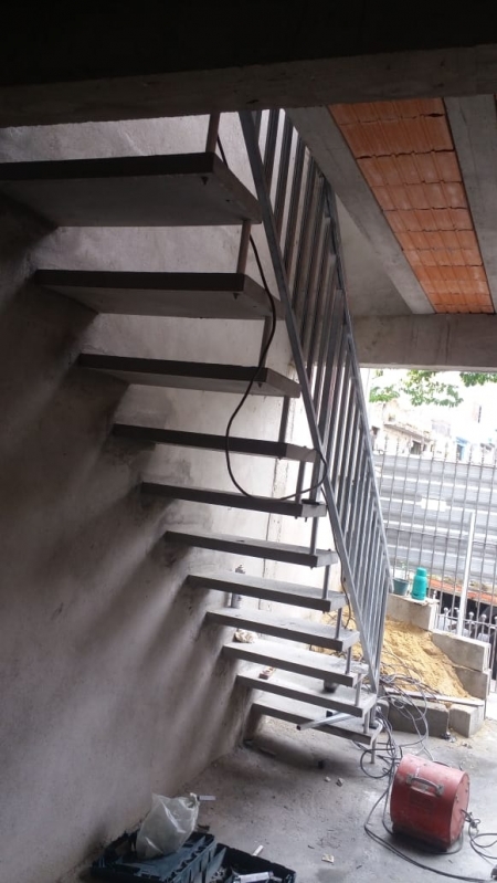 Escada Vazada de Concreto Valores Vila Japão - Escada de Concreto com Viga Central