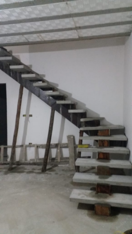 Escadas de Concreto Interna Pastoril - Escada de Concreto com Viga Central