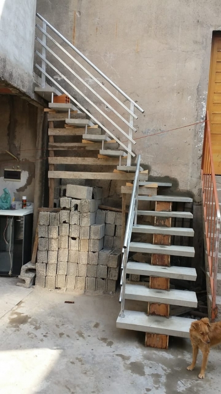 Escadas em L de Concreto Jardim do Divino - Escada em L de Concreto