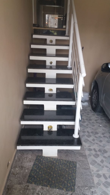 Escadas Retas com Viga Central Jardim Benfica - Escada Reta Concreto Pré Moldada