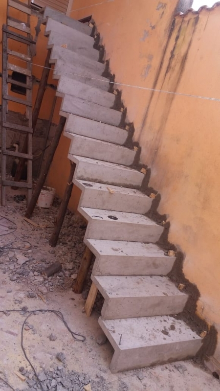 Escadas Retas Concreto Itaquaquecetuba - Escada Reta em Concreto Pré Moldada