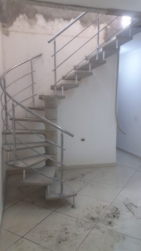 Escadas Tipo Caracol de Concreto Guarulhos - Escada Caracol de Concreto com Corrimão