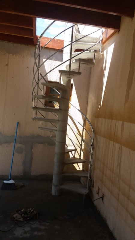 Procuro por Escada Caracol de Concreto com Corrimão Ribeirão Pires - Escada em Caracol de Concreto