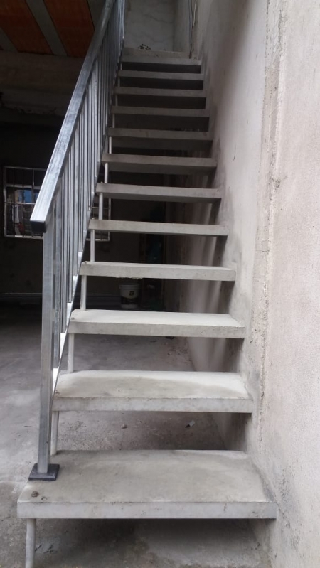 Procuro por Escada Reta Fixa Vila Aparecida - Escada Reta com Viga Central