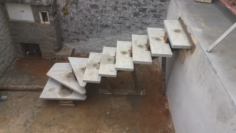 Profissional Que Faz Escada Reta em Concreto Mogi das Cruzes - Escada Reta Externa