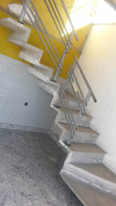 Quem Faz Escada em L de Concreto Vila Pedroso - Escada em L para Interior
