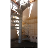 escada caracol concreto com corrimão Arujá