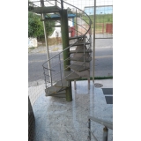 escada caracol de concreto com corrimão Vila Bela Vista
