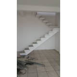 escada de concreto interna Vila Machado