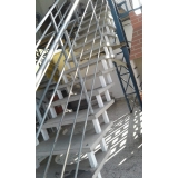 escada flutuante de concreto valores Itrapoá