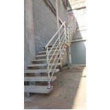 escada reta de concreto Conjunto Residencial Prestes Maia