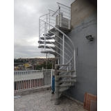escada tipo caracol de concreto Jardim São Luís