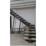 escadas de concreto interna Vila Barros