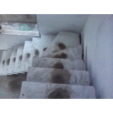 escadas em l para interior Vila Giordano
