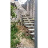 escadas retas em concreto Vila Bartira