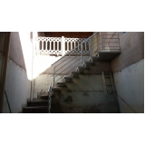escadas tipo l Vila Célia