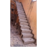 procuro por escada reta em concreto Roseira